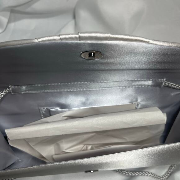 Jessica McClintock formal bag-Silver Small clutch -NWT  **FLAW*** - Picture 4 of 6